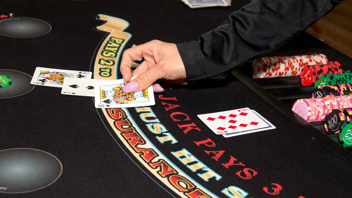 Kinh nghiệm chơi Blackjack Luật chơi cơ bản  4 quy tắc vàng của cao thủ